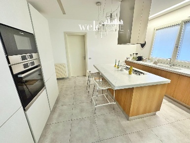 Foto Villa unifamiliare a Campi Bisenzio Centro di 427 m² con 14 locali