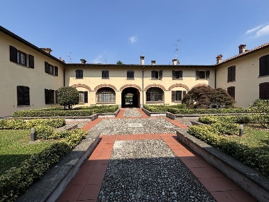 Foto Villa unifamiliare a Carate Brianza Costa Lambro di 335 m² in vendita