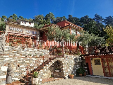 Foto Rustico a Seravezza Centro di 160 m² con 5 locali in vendita