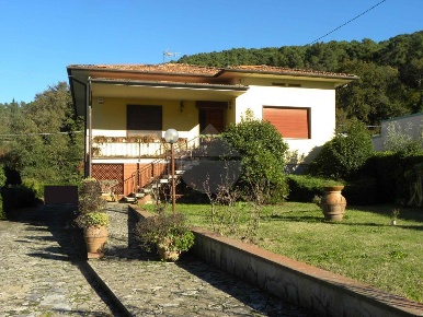 Foto Villa unifamiliare in Via di Sant'Andrea, Capannori di 290 m²