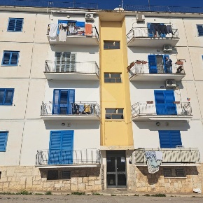 Foto Appartamento in Via Carlo Rosa, Bari di 120 m² con 4 locali in vendita