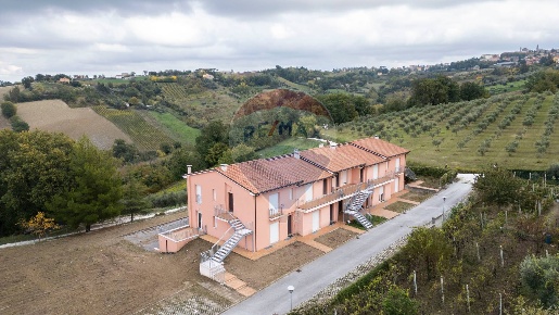Foto Appartamento in Via S. Eleuterio Martire, Cupramontana di 68 m²
