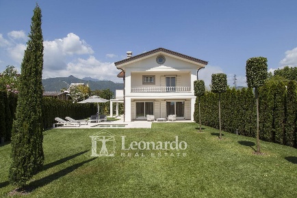Foto Villa singola in via donati, Forte dei Marmi Vittoria Apuana di 380 m²