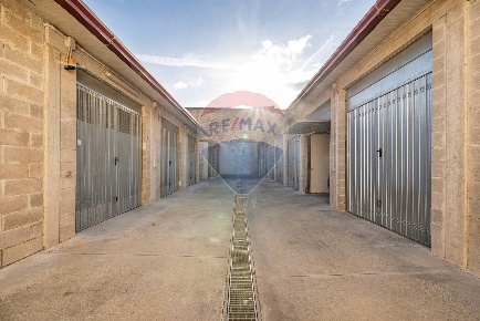 Foto Box in via roma, Jesi Giardini - Fausto Coppi di 20 m² con 1 locali