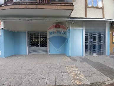 Foto Locale commerciale in Piazza Cattaneo, Caserta Corso Trieste di 50 m²