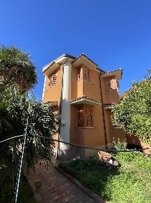 Foto Villa unifamiliare in via Nettuno, Motta San Giovanni di 235 m²
