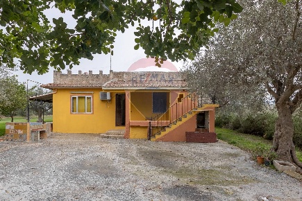 Foto Casa indipendente in C.da Dicchiara, Chiaramonte Gulfi di 100 m²