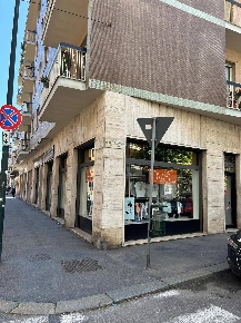 Foto Negozio in Via Nicola Fabrizi, Torino Parella di 170 m² con 1 locali