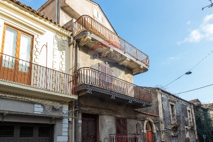 Foto Case semi ndipendenti a Catania Centro Storico di 180 m² con 6 locali