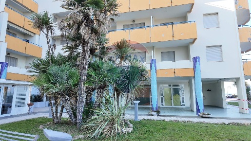 Foto Locale commerciale in Lungomare Goffredo Mameli, Senigallia di 94 m²