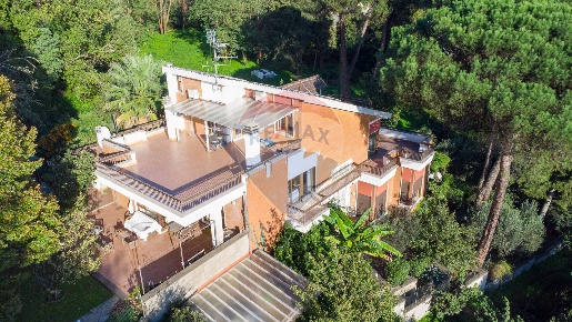 Foto Villa singola in Via Appia Nuova, Ariccia Centro di 420 m² in vendita