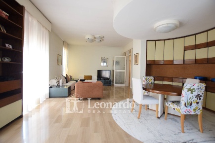 Foto Casa indipendente in via leonardo da vinci, Viareggio Centro di 220 m²
