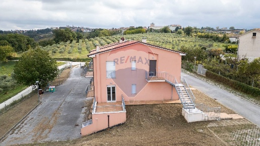Foto Appartamento in Via S. Elauterio Martire, Cupramontana di 68 m²