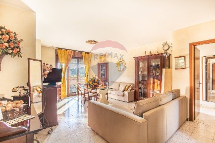 Foto Appartamento in Via Abruzzi, Segrate Area Lavanderie, Redecesio