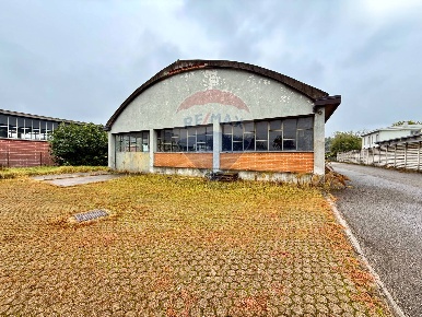 Foto Capannone industriale a Stradella Centro di 600 m² in vendita