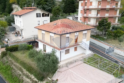 Foto Casa indipendente in Via Eugenio Brega, Serra San Quirico Centro