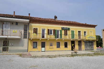 Foto Attività commerciale in Via San Rocco di Montaldo Roero, Centro