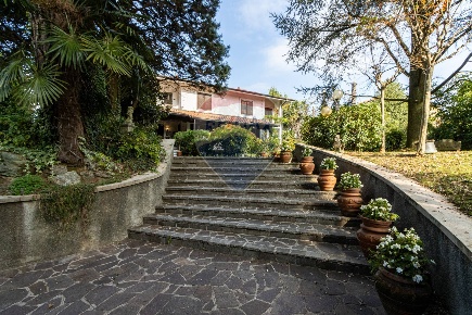 Foto Villa singola in VIA PUCCINI, Besana in Brianza Centro di 600 m²