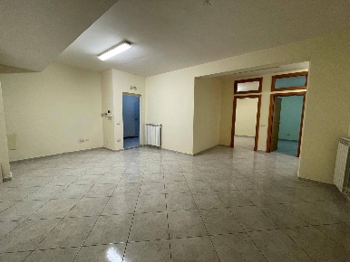 Foto Magazzino in Via P.Musone, Casapulla di 100 m² con 4 locali in affitto