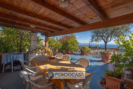 Foto Appartamento in Via Genova, Savona Villetta, Valloria di 150 m²