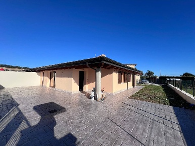 Foto Villa bifamiliare in Via Gran Sasso, Rosciano di 125 m² con 7 locali