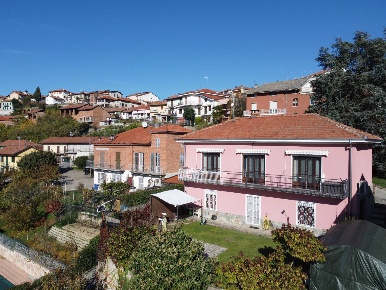 Foto Casa indipendente in strada vecchia, Montechiaro d'Asti Centro