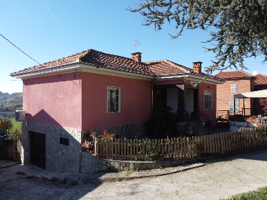 Foto Casa indipendente in strada vecchia, Montechiaro d'Asti Centro