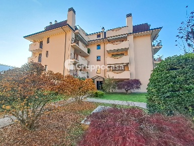 Foto Appartamento in Strada Padana Est, Magenta Centro di 102 m² in vendita