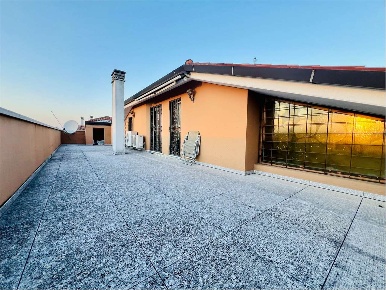 Foto Appartamento a Villafranca di Verona di 154 m² con 10 locali
