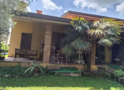 Foto Case indipendenti in Via De Amicis, Mestrino Centro di 221 m² all'asta