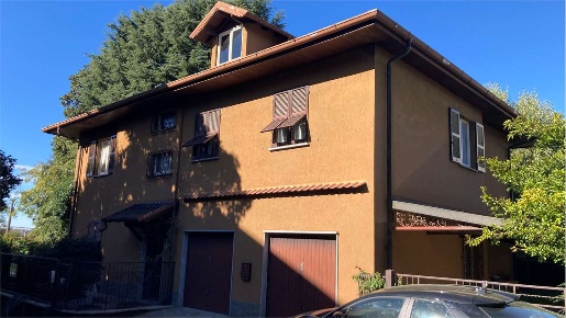 Foto Villa unifamiliare in via Abba 1, Varese Casbeno di 450 m² in vendita