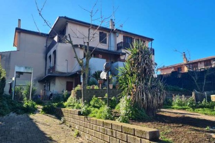 Foto Appartamento in Via del Sempione 33, Ardea di 185 m² con 8 locali