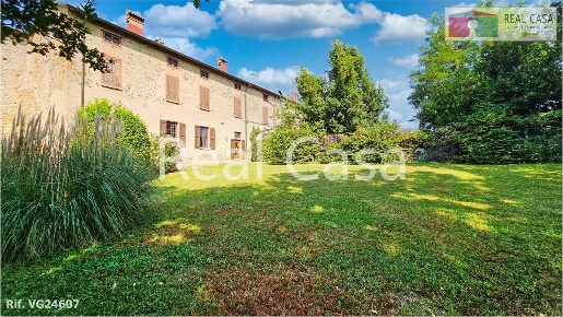 Foto Appartamento in Via Abetone Superiore, Maranello Centro di 600 m²