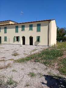 Foto Villa a schiera in via aldo moro snc, Cavezzo di 140 m² con 4 locali