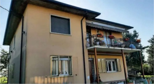 Foto Appartamento in Via Virgiliana, Trevenzuolo di 167 m² con 6 locali