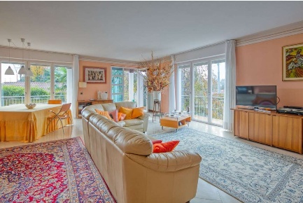 Foto Villa unifamiliare in Via Mapelli, Verbania Intra di 350 m² in vendita