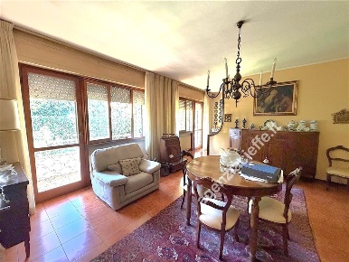 Foto Appartamento a Massa Centro di 180 m² con 7 locali in vendita