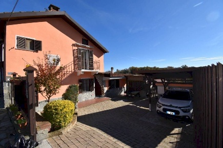 Foto Villa a schiera in Via Collina Forni, Montaldo Scarampi di 110 m²