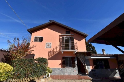Foto Villa a schiera in Via Collina Forni, Montaldo Scarampi di 110 m²