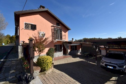 Foto Villa a schiera in Via Collina Forni, Montaldo Scarampi di 110 m²