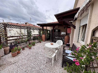 Foto Casa indipendente a Follonica Centro di 234 m² con 11 locali