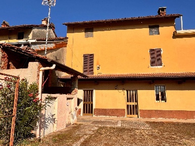 Foto Case semi ndipendenti a Gambolò Centro di 170 m² con 3 locali