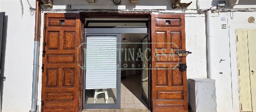 Foto Negozio in Via Mercadante, Martina Franca di 39 m² con 2 locali