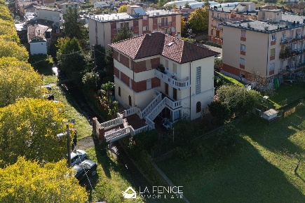 Foto Appartamento a Sarzana Centro di 118 m² con 5 locali in vendita