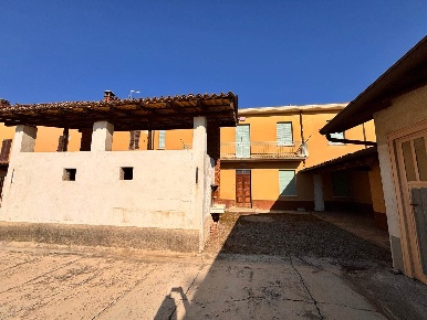 Foto Case semi ndipendenti a Gambolò Centro di 264 m² con 5 locali