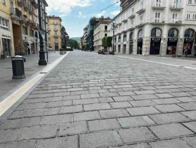 Foto Garage a Avellino Emanuele II, C. Colombo, Morelli e Silvati di 25 m²