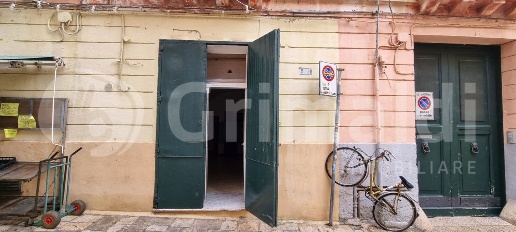 Foto Negozio in Via Garibaldi 11, Gallipoli Centro Storico di 40 m²