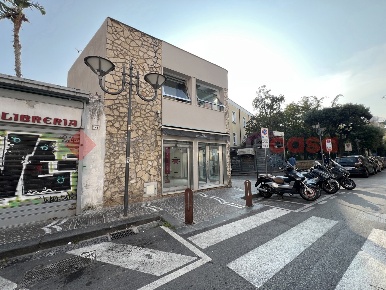 Foto Negozio in Via Roma 40, Portici di 70 m² con 3 locali in affitto