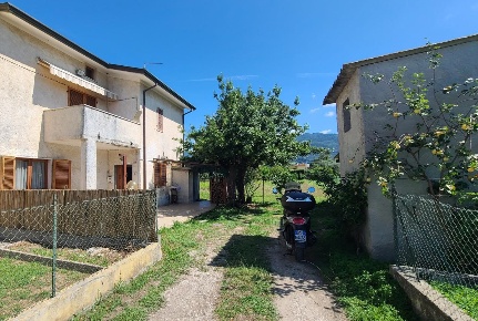 Foto Villa bifamiliare a Pietrasanta di 70 m² con 4 locali in vendita