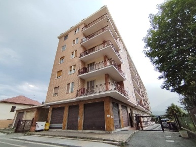 Foto Negozio a Susa di 46 m² con 2 locali in vendita